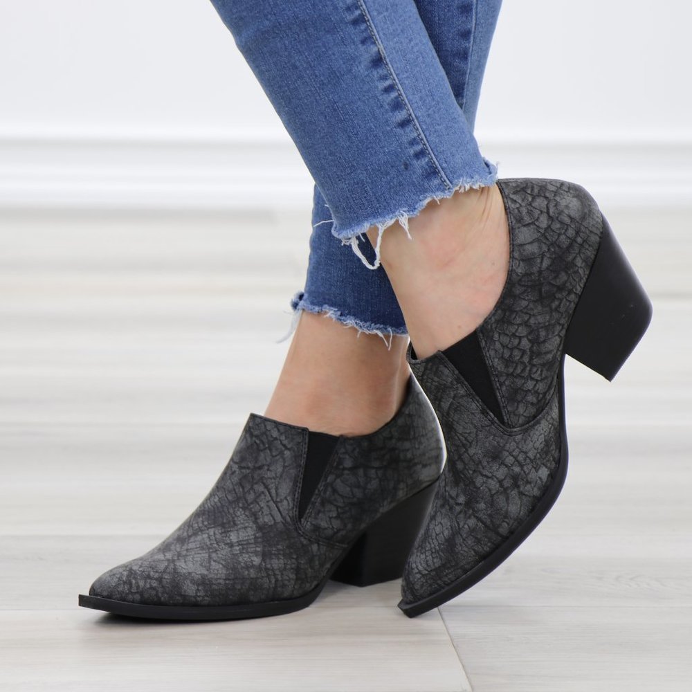 Slip On Gray & Black Snake Texture Low Cut Booties - Picture 11 of 13